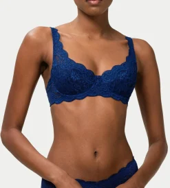 Triumph AMOURETTE 300