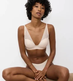 Triumph AURA SPOTLIGHT