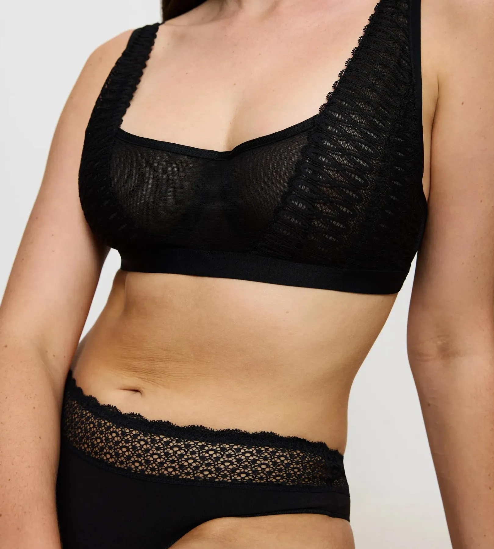 Triumph AURA SPOTLIGHT