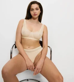 Triumph AURA SPOTLIGHT