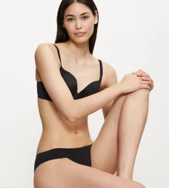 Triumph BODY MAKE-UP ESSENTIALS