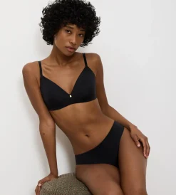 Triumph BODY MAKE-UP ESSENTIALS