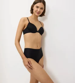 Triumph BODY MAKE-UP ESSENTIALS