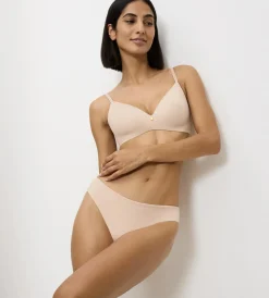 Triumph BODY MAKE-UP ESSENTIALS