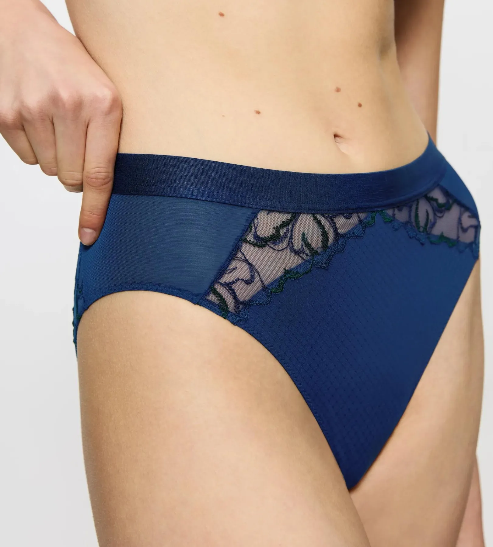 Triumph WILD AZALEA FLORALE