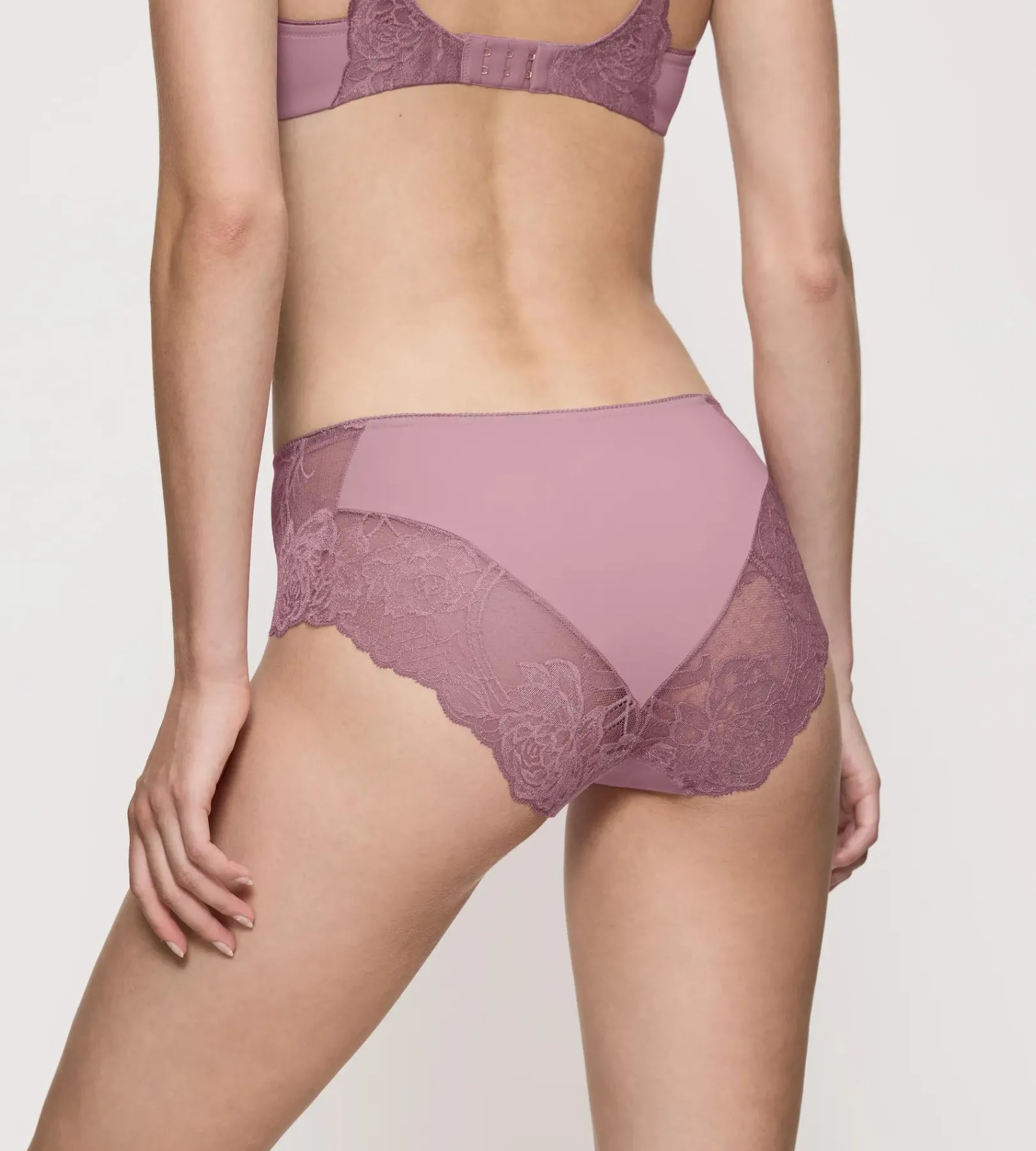 Triumph WILD PEONY FLORALE