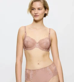 Triumph WILD PEONY FLORALE